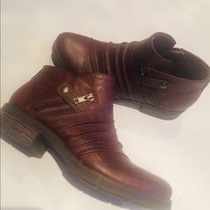 Earth Origins booties size 8 $30